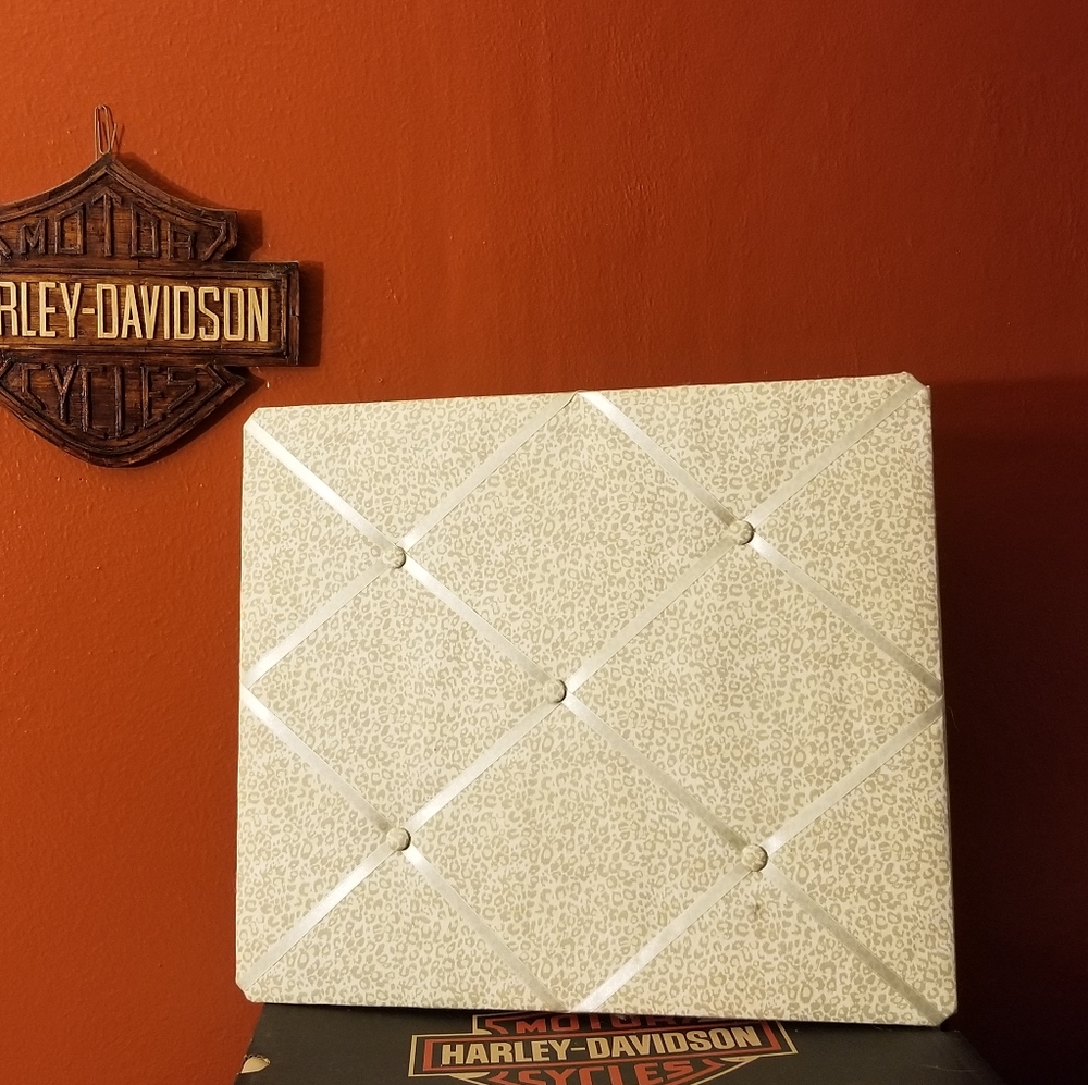 Ribbon bulletin board barely used, like new. Neutral leopard print.